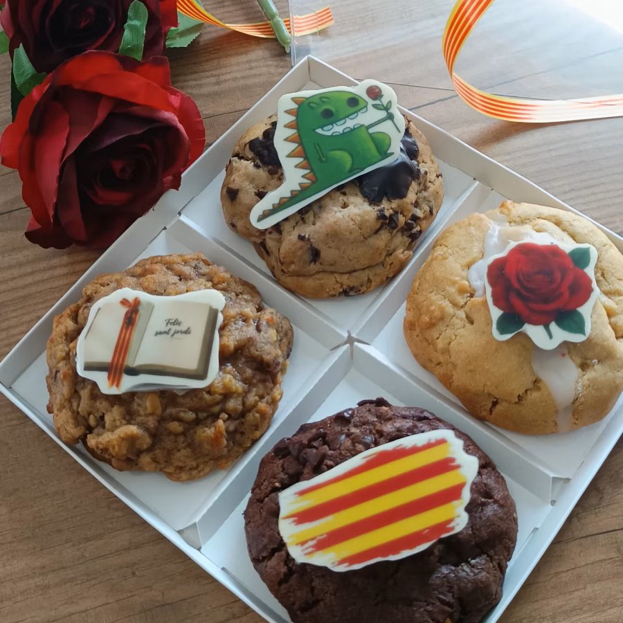 Caixa de cookies decorades de Sant Jordi: llibre, rosa i senyera